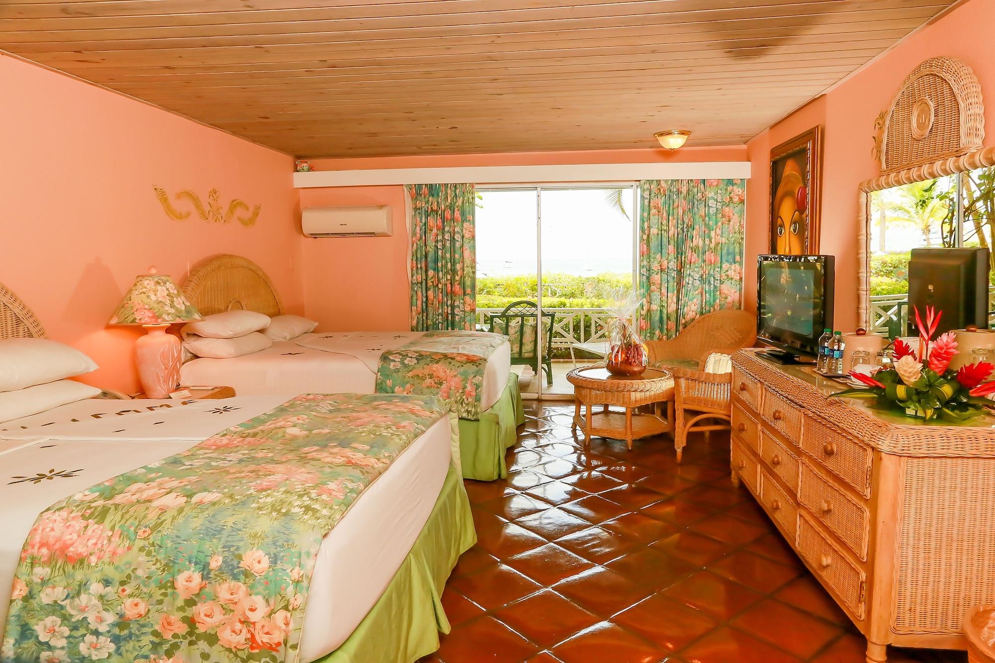Coco Reef Resort & Spa Crown Point Exterior photo