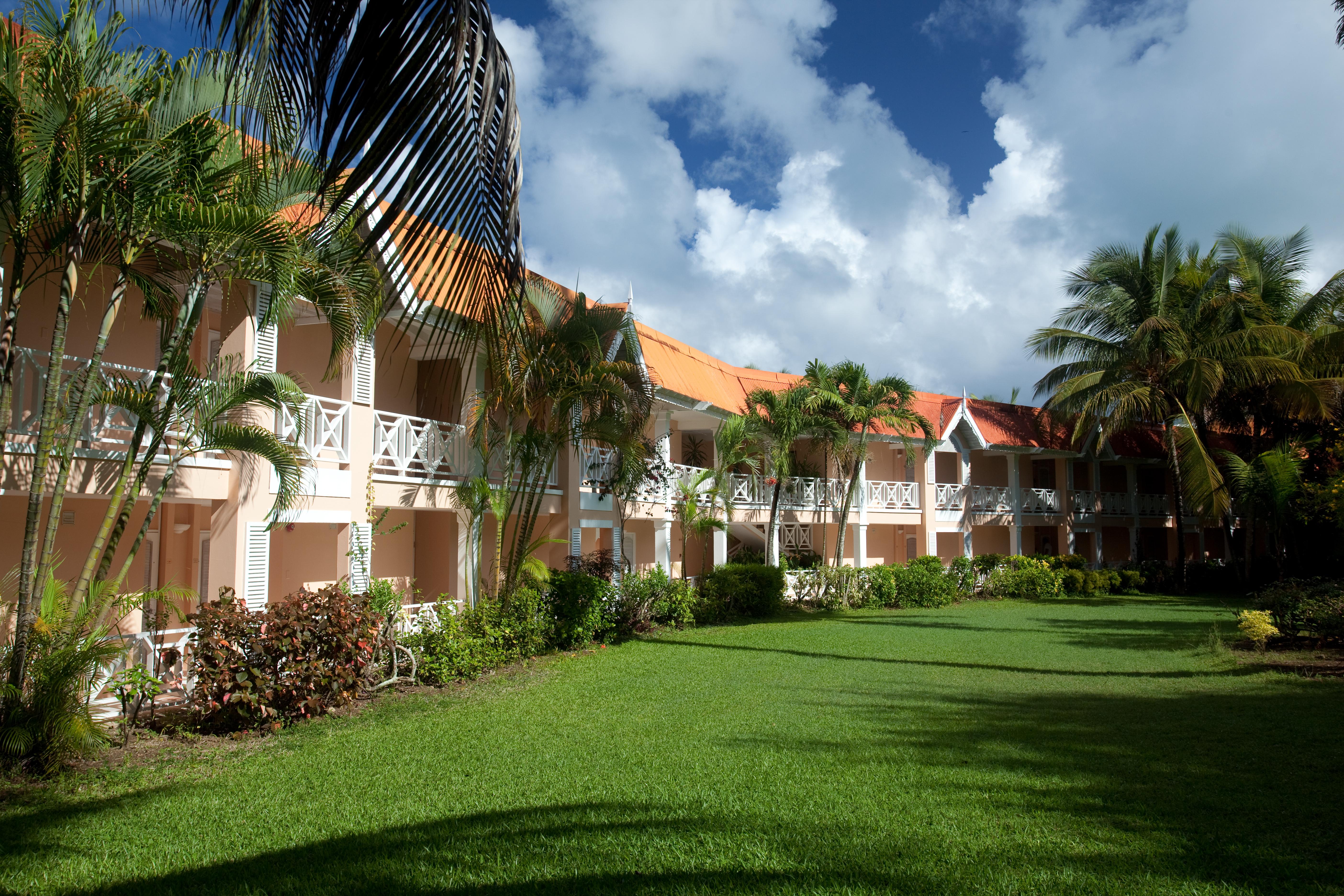 Coco Reef Resort & Spa Crown Point Exterior photo