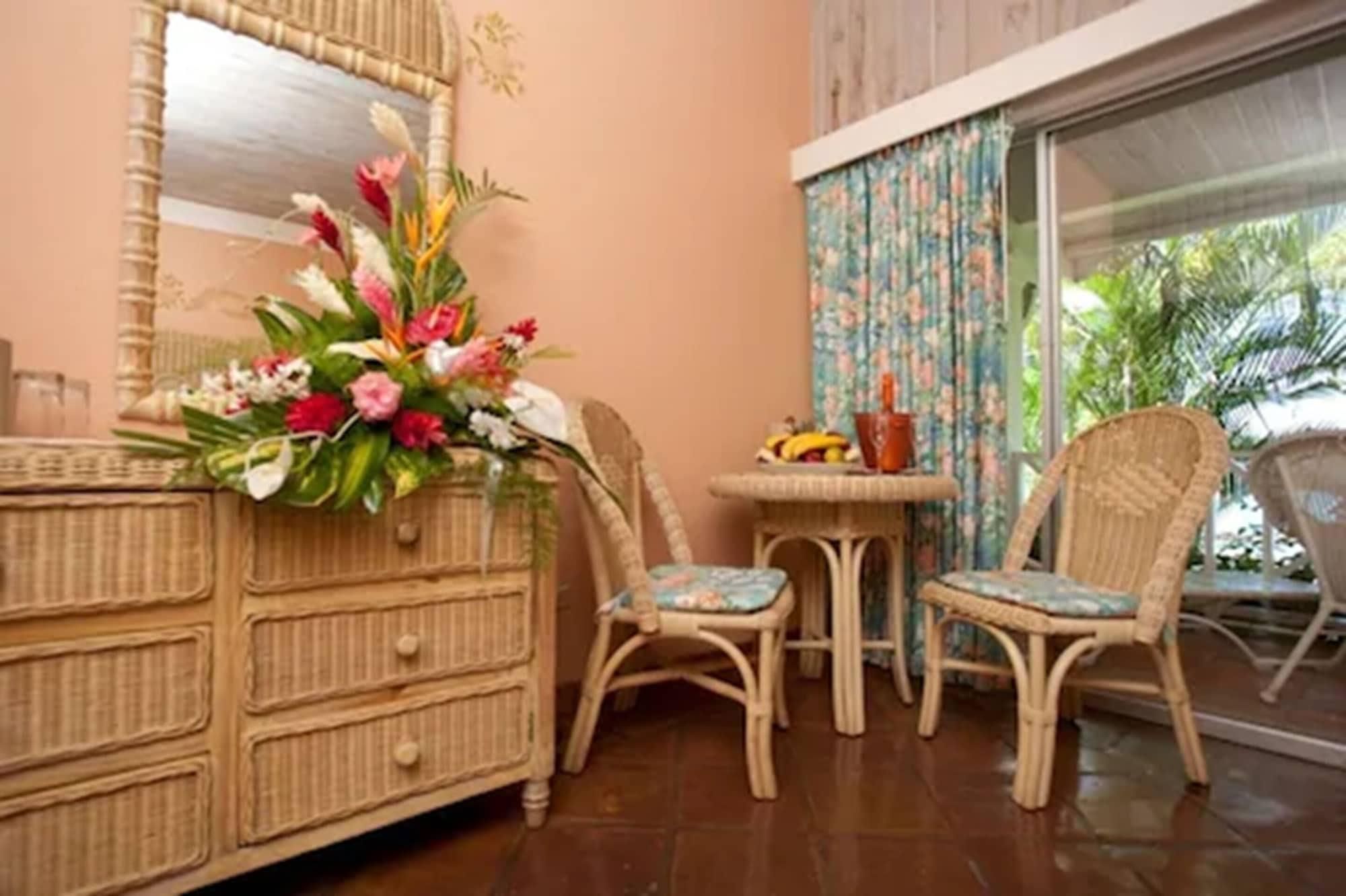 Coco Reef Resort & Spa Crown Point Exterior photo