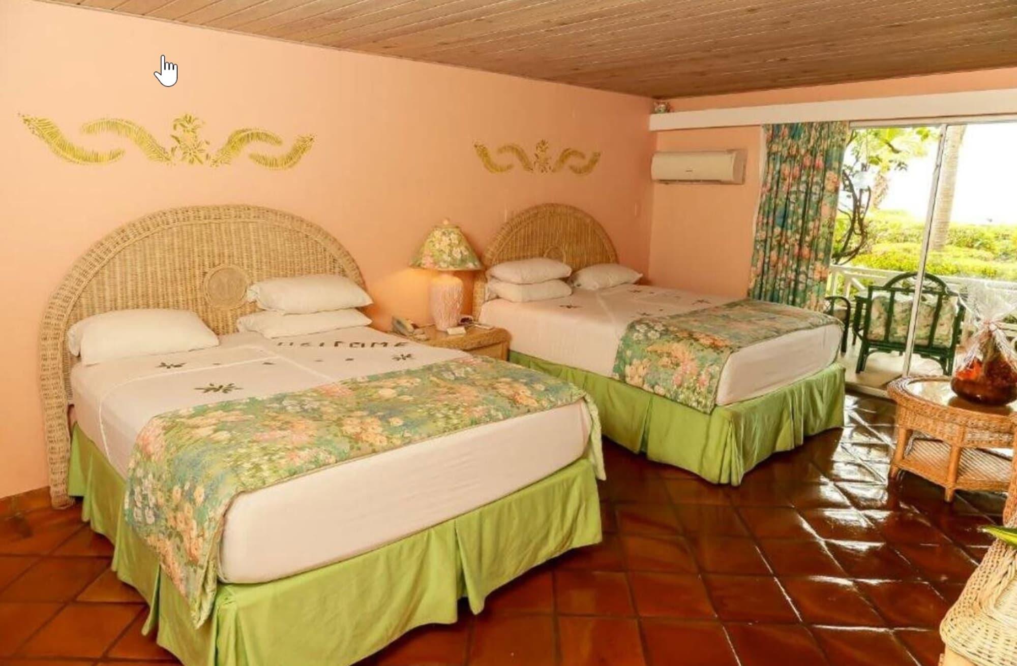 Coco Reef Resort & Spa Crown Point Exterior photo