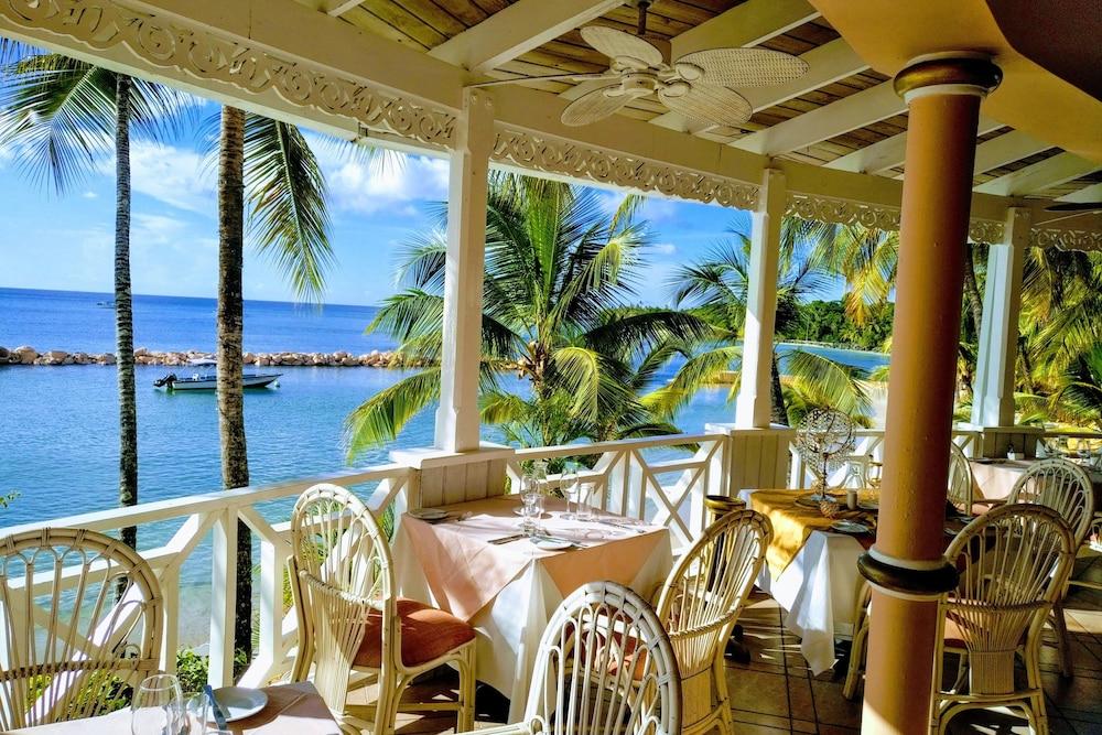 Coco Reef Resort & Spa Crown Point Exterior photo