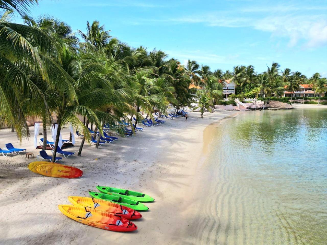 Coco Reef Resort & Spa Crown Point Exterior photo