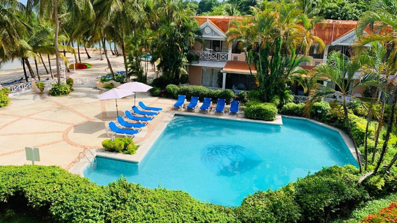 Coco Reef Resort & Spa Crown Point Exterior photo