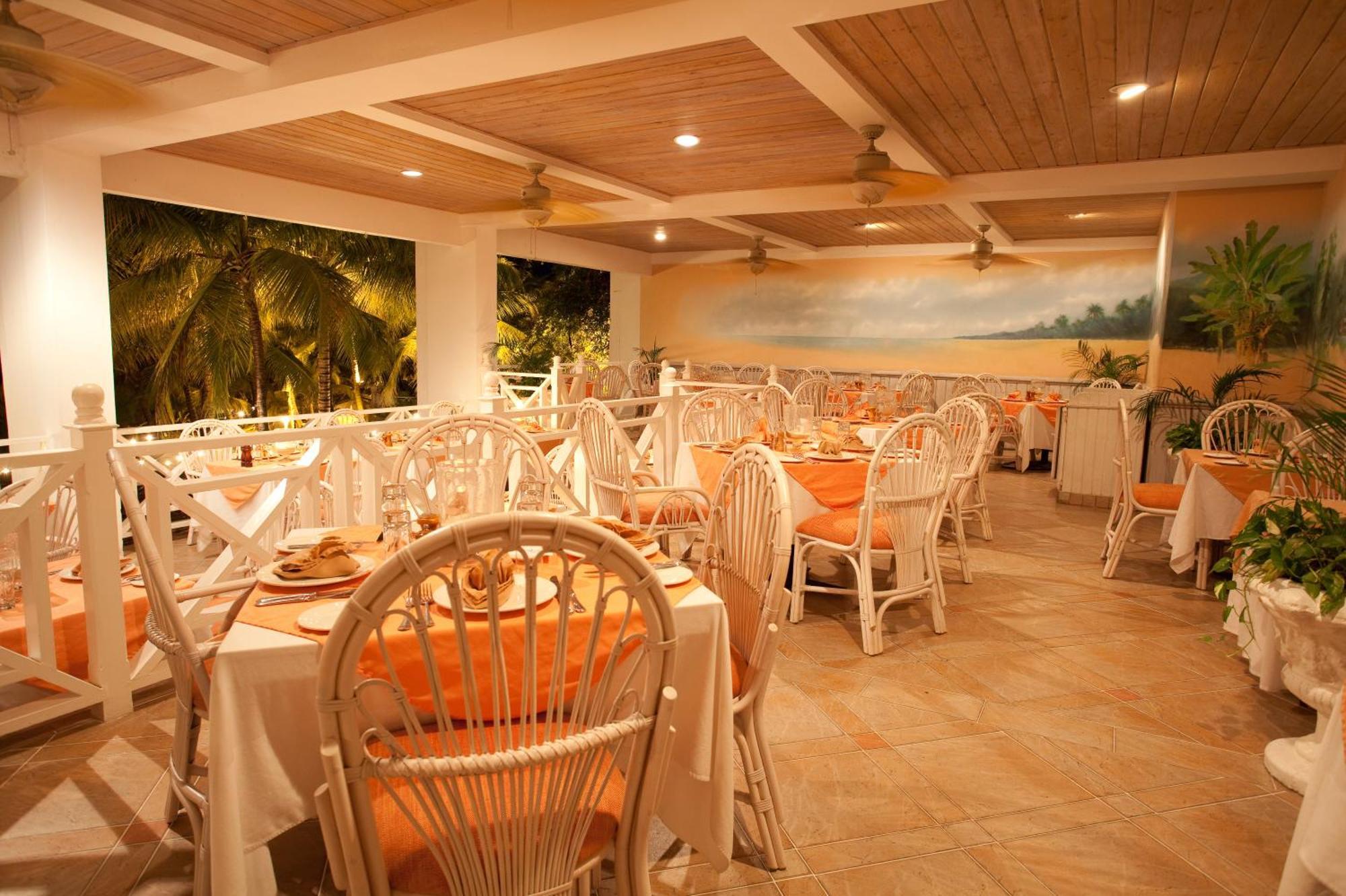 Coco Reef Resort & Spa Crown Point Exterior photo